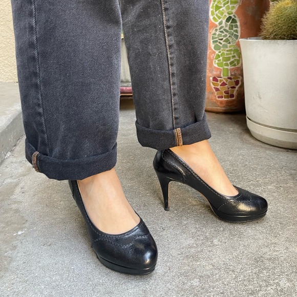 Vintage black Prada leather heels - Picture 7 of 15